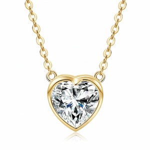 Collar de Compromiso y Boda con Colgante de Moissanita de Corte Corazón de 0.50 Quilates, Plata de Ley 925, Joyería para Mujer - Product Image 1