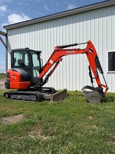 Mini-excavatrice sur chenilles Kubota KX033-4 d'occasion en parfait état, 3,5 tonnes, excavatrice hydraulique compacte pour la construction agricole - Product Image 5