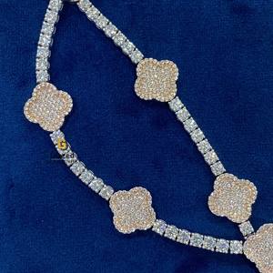 Adorable Pulsera Hip Hop con Trébol Totalmente Engastado, Moissanita Brillante Claridad VVs 10 CTW, Plata de Ley 925, Color D Incoloro, Regalo y Fiesta - Product Image 1