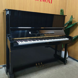 Piano Vertical Yamaha YU3 de 88 Teclas, Calidad Japonesa, Rendimiento Profesional, Listo para el Escenario, Sonido Claro y Potente, Estilo Clásico U1 U2 U3 - Product Image 1