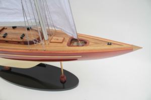 Barcos de Vela de Madera Pintados a Mano Nemere II - Decoración Moderna de Mesa con Forma Irregular de Feng Shui para el Hogar - Product Image 5