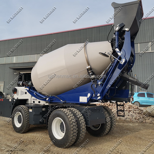 Camion malaxeur à béton autochargeur mobile Ho-wo économique 5,5 m³ avec moteur diesel automatique certifié CE ISO pour grandes constructions - Product Image 3
