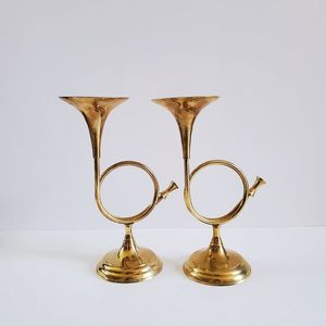 Élégant porte-bougie en laiton pour mariages et célébrations festives avec des motifs artisanaux exquis - Product Image 3