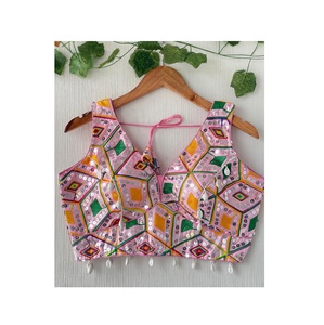 เสื้อเบลาส์ผ้าไหมโรมันลำลองปักลายดอกไม้ดีไซน์ไม่ซ้ำใครจากขนาดของอินเดีย XS ใส่สบายผ่อนคลายใส่ได้ทุกวัน - Product Image 1