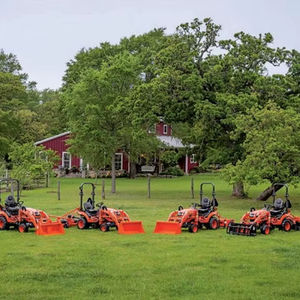 Tracteur à roues d'occasion Kubota BX2380 pour les fermes avec composants essentiels : moteur, pompe à engrenages, boîte de vitesses - Product Image 1