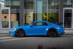 Semi-nuevo 2025 para 911 Urmodell GT3 SUV / Sport Design 4.0L Gasolina 510 HP Máx. V6 Turbo Volante a la Izquierda Cuero Oscuro R20 - Product Image 3