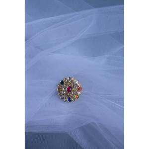 แหวนรูปดอกไม้สำหรับผู้หญิง Navratna Vintage ประดับพลอยทับทิมสีเหลืองขนาดใหญ่ ชุบทองคำขาว โรเดียม ทองคำ พร้อมตัวเรือนแบบหนามเตย เหมาะสำหรับงานทางศาสนา - Product Image 3