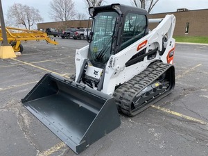 Minicargadora compacta Bobcat T770 usada con cucharón de orugas para manejo de materiales en construcción agrícola en venta - Product Image 2