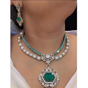 Conjunto de Collar y Pendientes de Latón Chapado en Oro de Primera Calidad con Piedras de Moissanita, para Bodas, Moderno para Mujer - Product Image 1