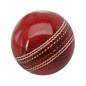 Pelota de críquet de 2 piezas de cuero rojo Premium para partidos profesionales - Product Image 1