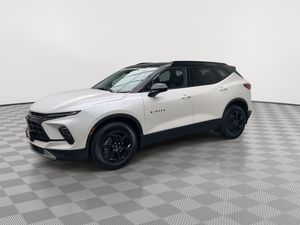 Chevrolet Blazer 2021 d'occasion avec sièges en cuir à toit ouvrant panoramique, direction gauche soigneusement utilisée - Product Image 4