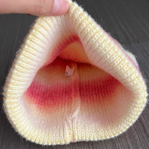 Gorro de punto de gofre con logotipo personalizado gorro de etiqueta tejido de cuero cálido para invierno con personaje de parche e impresión de puntos - Product Image 3