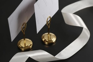 Élégant porte-cartes de forme ronde fini or polyvalent pour numéros de table Menus Photos Événements et cadeaux d'entreprise - Product Image 2