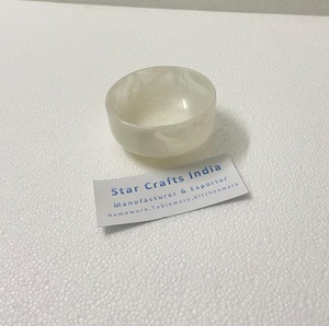 Ensaladera de resina Rosa hecha a mano con efecto de mármol y patrón de remolino acuático, la forma es una ensaladera redonda utilizada en el hogar y el hotel - Product Image 1