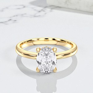 Bague de fiançailles solitaire ovale et ronde de 1.88 carats en F-G/VS Lab Grown Diamond Prong Set Fabriqué en argent pour les femmes - Product Image 3