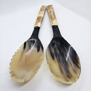 Outils à salade tendance meilleure qualité vraie corne cuillère et fourchette prix de gros lumière foncée buffle corne de boeuf solide salade serveur couverts - Product Image 1