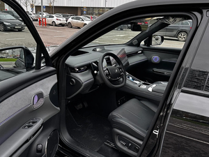 Vehículo SUV Mediano Usado 2025, Premium, Automático, 5 Plazas, Modelo de Alta Gama en Venta - Product Image 3