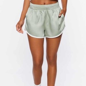 Pantalones cortos deportivos de LICRA de algodón transpirable para mujer, con tela suave diseñados a medida, fábrica al por mayor para gimnasio de yoga y activo - Product Image 1