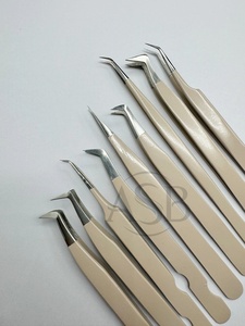 Pinzas de pestañas recubiertas de bronceado desnudo con logotipo personalizado Acero inoxidable sostenible con agarre fuerte para pinzas puntiagudas de extensión de pestañas - Product Image 2