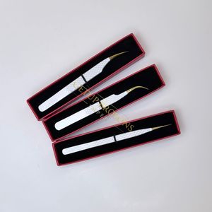 Pince à épiler professionnelle pour extensions de cils Getup Brosons Impex en acier inoxydable, courbée, avec pointe dorée et revêtement blanc en poudre - Product Image 1