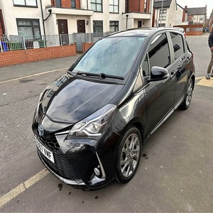 Toyotaa Yariss a la venta Coche compacto de bajo consumo fiable Ideal para la conducción urbana y los viajes diarios - Product Image 5