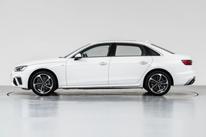 Berline de luxe A4L 2023 d'occasion, transmission automatique, jantes R18, toit panoramique foncé, conduite à gauche, plateforme MLB Evo, suspension à cinq bras, Euro - Product Image 4
