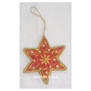 Broderie Zari dorée avec perles sur un bel ornement décoratif en forme d'étoile pour la fête de Noël et la maison - Product Image 1