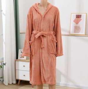 Nouveau Vente en gros Peignoir en molleton de corail en microfibre unisexe de luxe de haute qualité Peignoir en velours absorbant élégant à séchage rapide avec logo personnalisé - Product Image 3