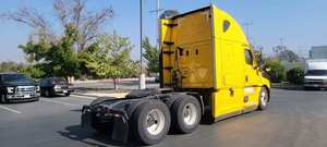Mejores Ofertas: Camión Semirremolque Cascadia 126 USADO 2022 con Cabina Dormitorio Integral de 72 Pulgadas, 455 HP, Transmisión Automática de 12 Velocidades, Envío a Todo el Mundo - Product Image 5