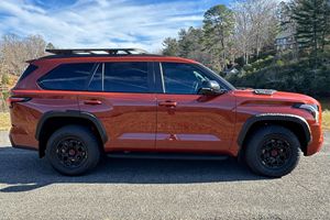 Toyota Sequoia TRD Pro 2024, Caja de Cambios Automática, Título Limpio, Sin Accidentes, con Bajo Kilometraje, Lista para Envío - Product Image 3