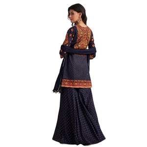Kurta Sharara en soie bleu marine avec Dupatta brodé pour fête réception de mariage tenue festive indienne - Product Image 4