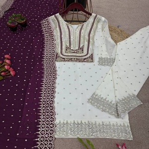 El último diseñador Heavy Chinon Seda Bordado Secuencia Trabajo Kurti Set - Product Image 2