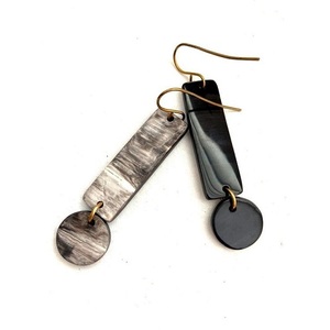 Pendiente rizado de cuerno de búfalo Pendiente de mujer Joyería de cuerno - Product Image 1