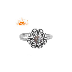 แหวนเรียงซ้อนอัญมณีลาบราดอไรต์ธรรมชาติทำจากเงินสเตอร์ลิงออกซิไดซ์ - Product Image 1