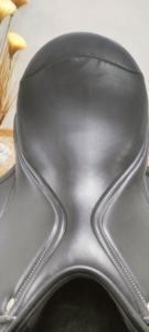 Silla de montar profesional de cuero para equitación inglesa con armazón de madera y doble banda de vientre para entrenamiento de equitación de resistencia - Product Image 3