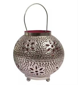 Bougeoir votif de décoration de Noël en métal avec lanterne élégante pour les fêtes de Noël - Product Image 1