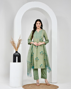 Ensemble de costume en coton vert Aabroo avec dupatta en mulmul, impression à la main, ensemble de costume fait à la main - Product Image 2