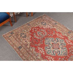 Alfombra turca vintage, alfombra de 4.8x7 pies, alfombra geométrica con detalles rojos y elementos florales. - Product Image 2