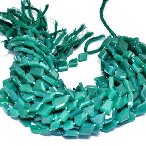 Perles de pierre précieuse semi-précieuse en onyx vert naturel AAA+ de 12 mm à 15 mm, facettées, en forme de pépites, taillées à la main, pour la fabrication de bijoux - Product Image 1