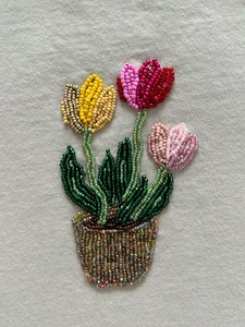 กำไลข้อมือลายดอกไม้คลาสสิกสำหรับผู้หญิงและเด็กผู้หญิง ทำด้วยมือจากลูกปัดเม็ดเล็ก ประดับมุก วัสดุโลหะผสมแบบอินเดีย เป็นมิตรต่อสิ่งแวดล้อม - Product Image 5