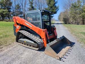 รถตักล้อยาง Kubota SVL95-25 ปี 2022 มือสอง แบบตีนตะขาบ เครื่องยนต์ดีเซล ขนาดกะทัดรัด พร้อมบุ้งกี๋ สำหรับงานฟาร์มและก่อสร้าง - Product Image 1