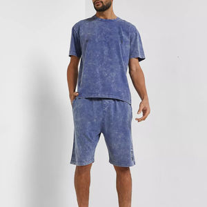 Venta al por mayor ácido lavado Unisex conjunto de dos piezas desgastado patrón sólido camiseta pantalones cortos Logo verano hombres chándal para adultos - Product Image 1