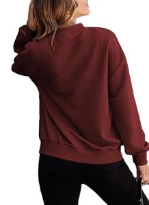 เสื้อแจ็คเก็ตบุขนแกะสำหรับผู้ชาย แบบสองแถวกระดุม สไตล์ลำลอง ODM ประดับเลื่อม ผ้าซอฟต์เชลล์ พร้อมฮู้ดถอดได้ แบบสองด้าน ใช้เป็นเสื้อแจ็คเก็ตบอมเบอร์กันลมได้ - Product Image 2