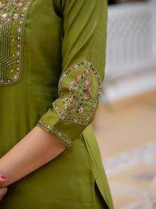 Ensemble Kurta Pant Dupatta ethnique haut de gamme pour les fêtes et les festivals - Product Image 4