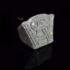 Anillo de diamante de moissanita con inicial personalizada de oro macizo de 10K, joyería llamativa de Hip Hop, regalo ostentoso de lujo para hombres y mujeres - Product Image 2