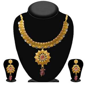 Kriaa-Conjunto de collar moderno Kundan chapado en oro con Perla Rosa y diamante para boda o fiesta, hecho de cobre y latón - Product Image 1