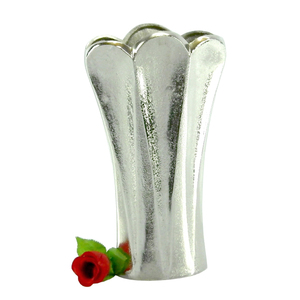 2025 florero de metal recién llegado plateado Metal pulido a mano decorativo mejores macetas para mesa de comedor centro de mesa - Product Image 1