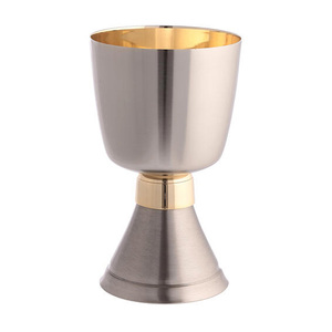 Cáliz de Iglesia de Latón con Acabado Pulido Brillante, Forma Redonda con Incrustaciones de Cruz en la Base, Alta Calidad para Beber, Precio al por Mayor - Product Image 2