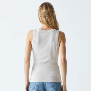 Blusa Ligera Elegante con Cuello Redondo para Mujer-Tela Fluida Ideal para Oficina o Ropa de Noche Disponible en Tonos Clásicos - Product Image 3