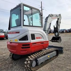 Miniexcavadora TAKEUCHI TB235-2 (hasta 12,000 lbs) con Motor, Caja de Cambios, Bomba de Engranajes y Rodamientos - Product Image 6